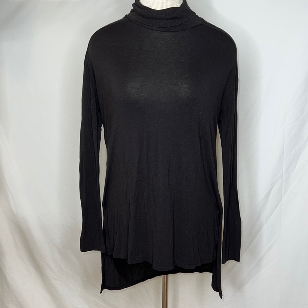 🔹 BCBG oversize Flowy Turtleneck
